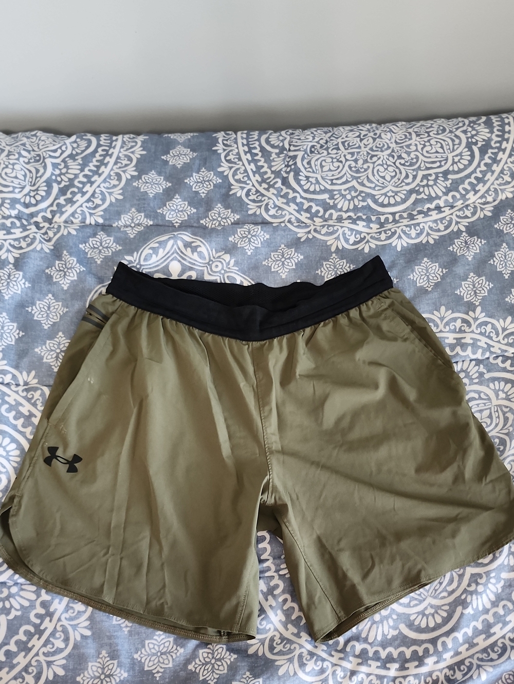 Under Armour Olive Green Men's Athletic Shorts Size Large